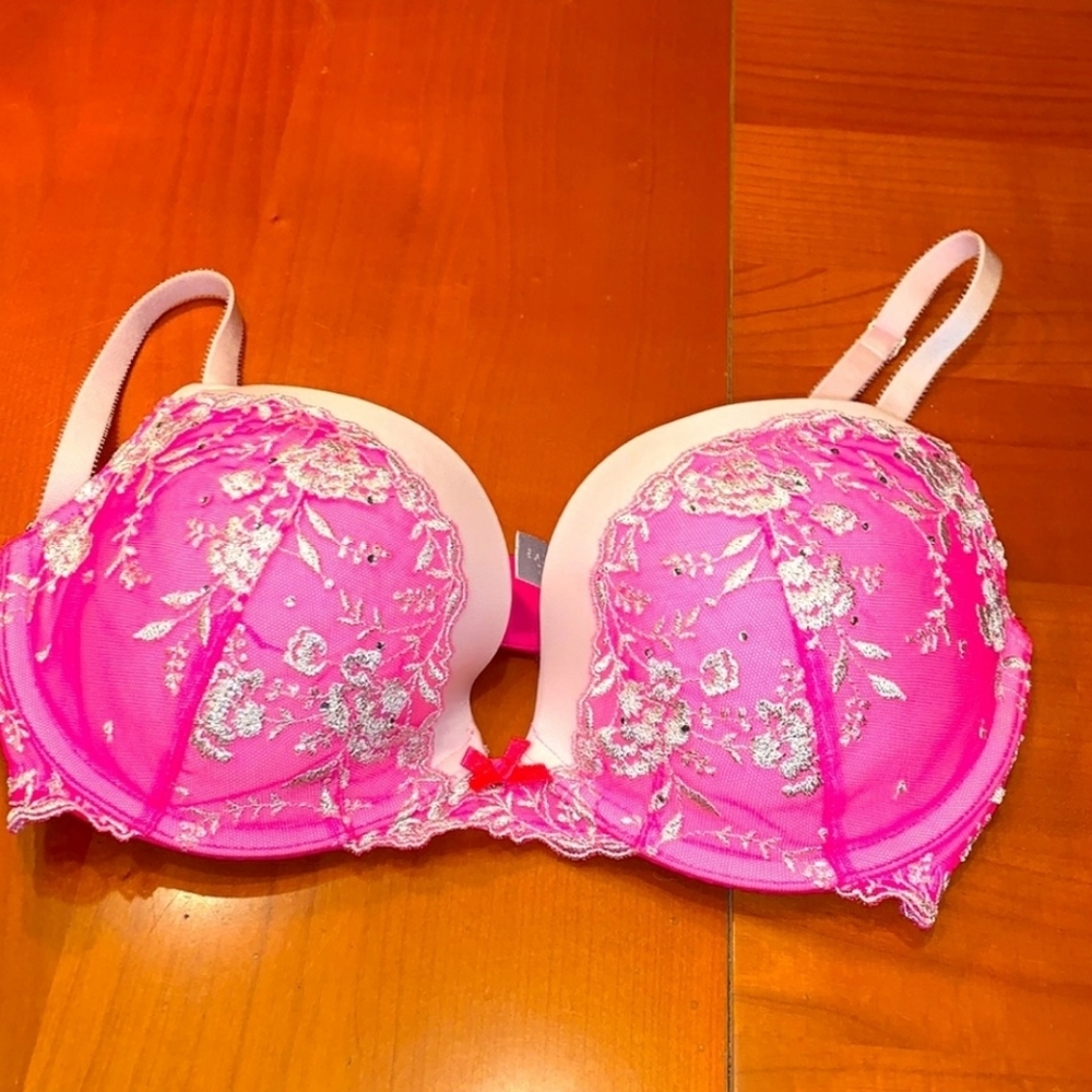 Victoria secret, one of a kind 😇 bra.